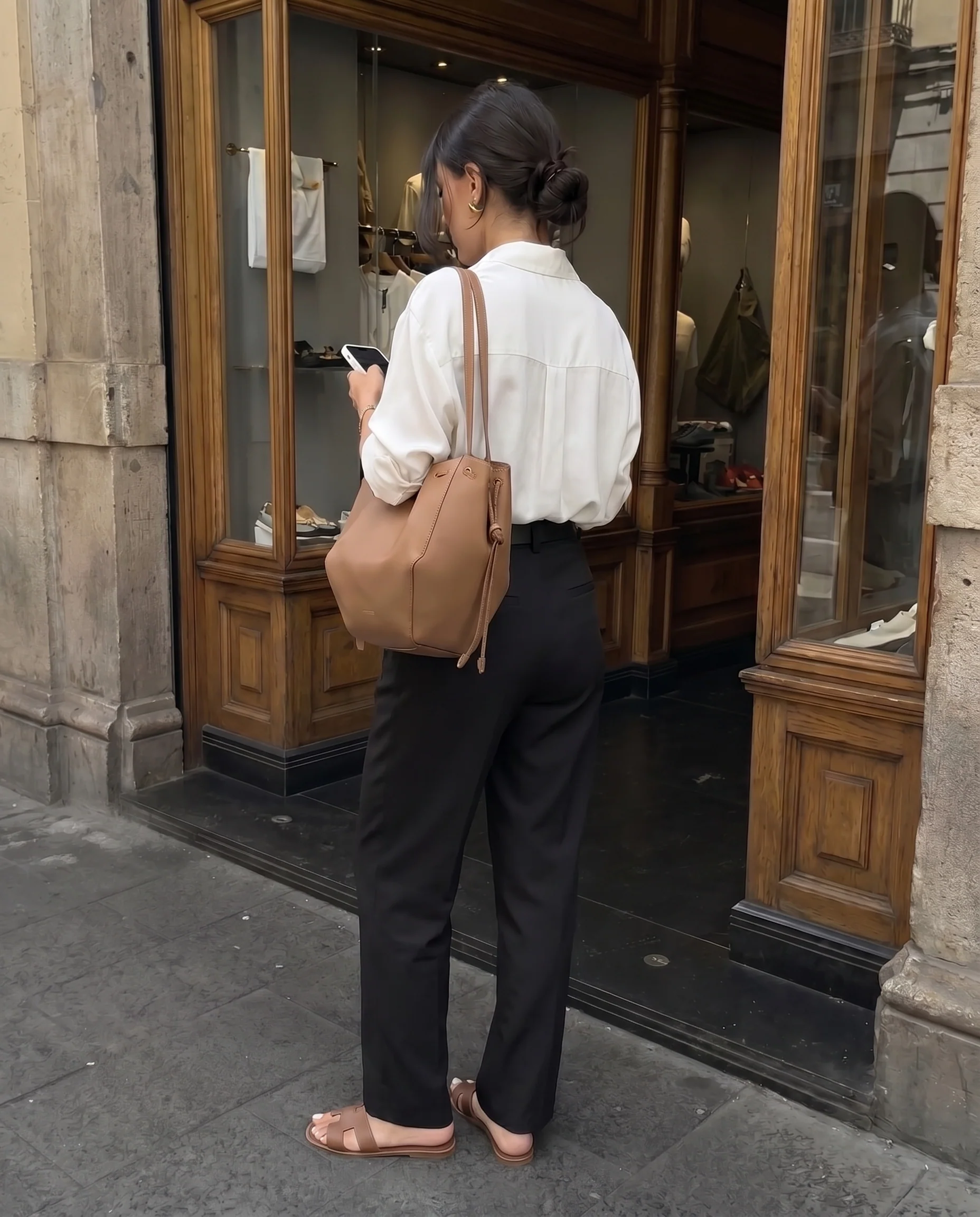 High Rise Black Tapered Trousers With Belt - Image 4