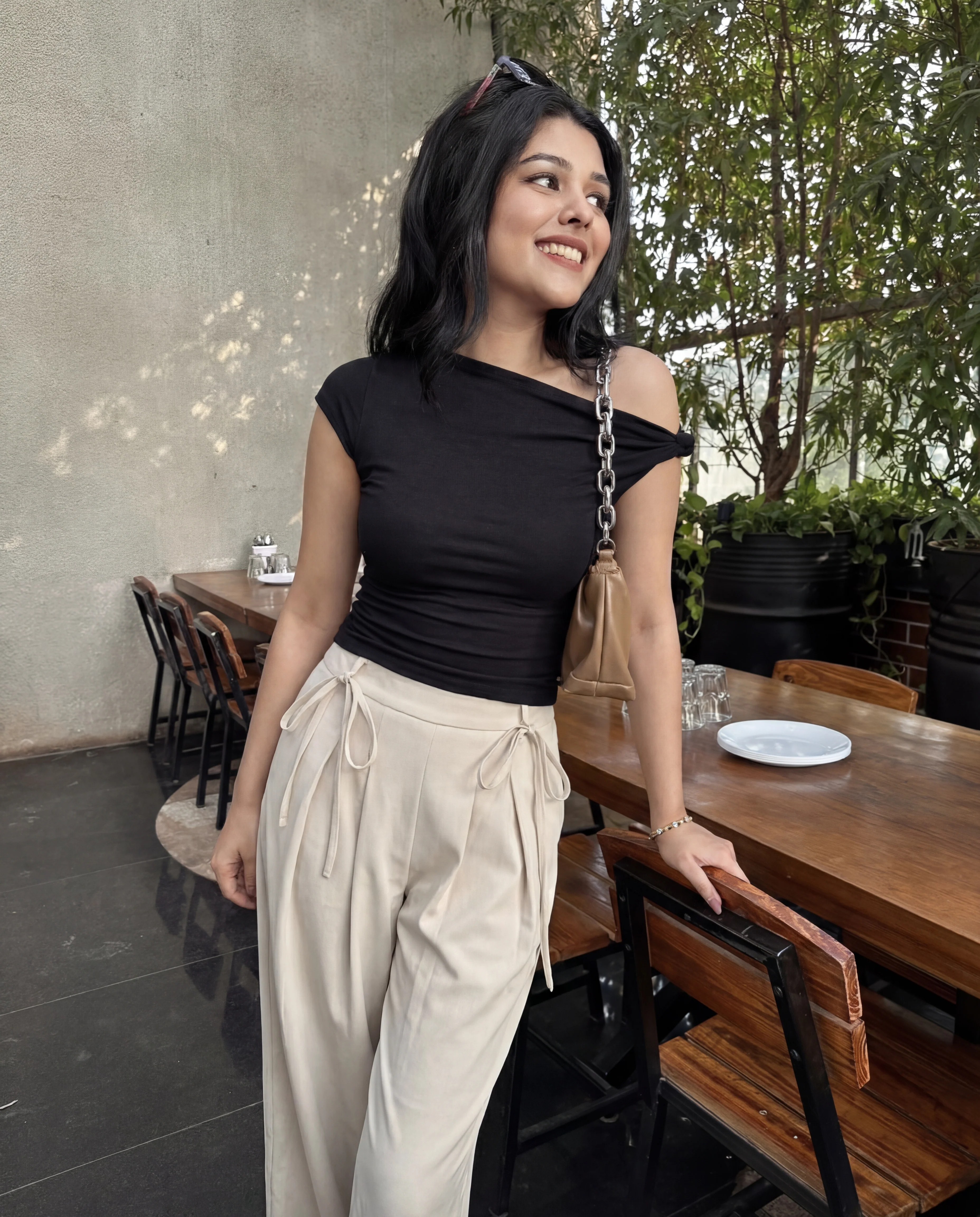 Knot Up Shoulder Fitted Top In Black - Image 6