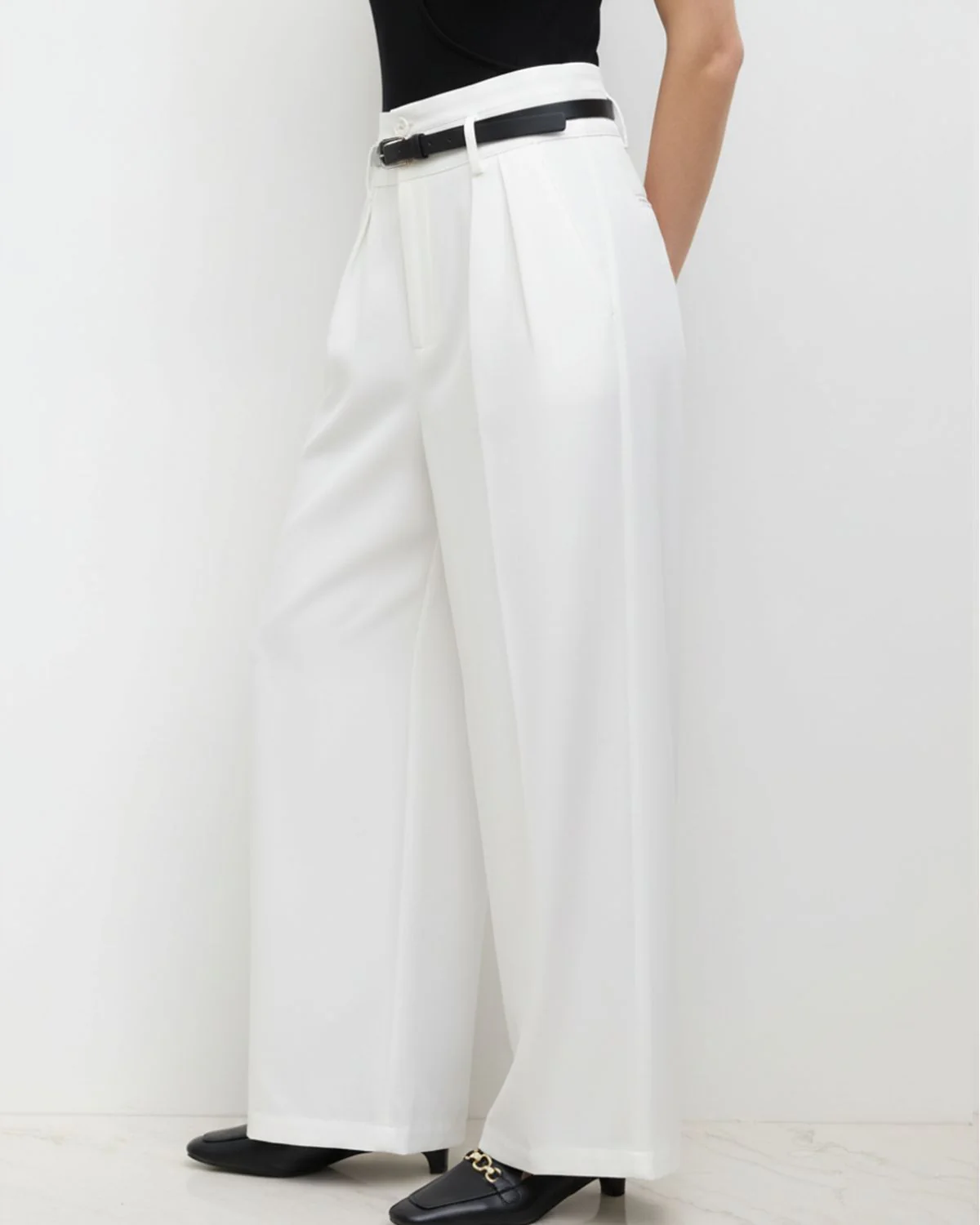 White Pleated Pants With Belt - Image 5