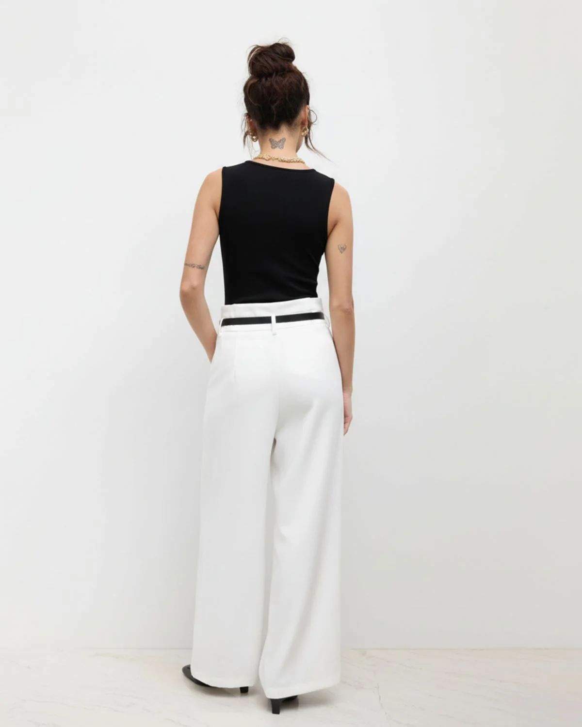 White Pleated Pants With Belt - Image 6
