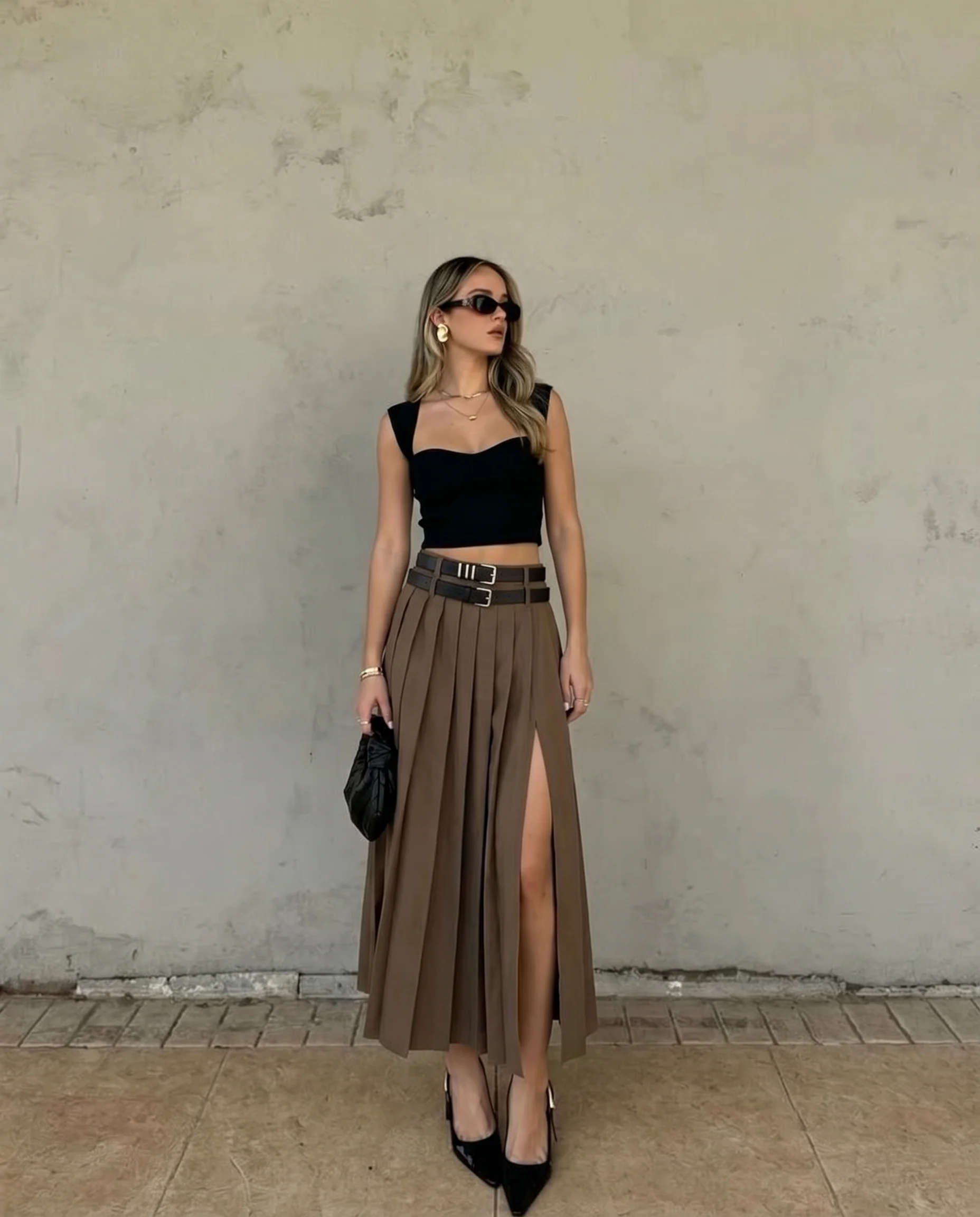 Sweet Heart Neckline Top and Brown Pleated Skirt With Two Detachable Belts - Image 3