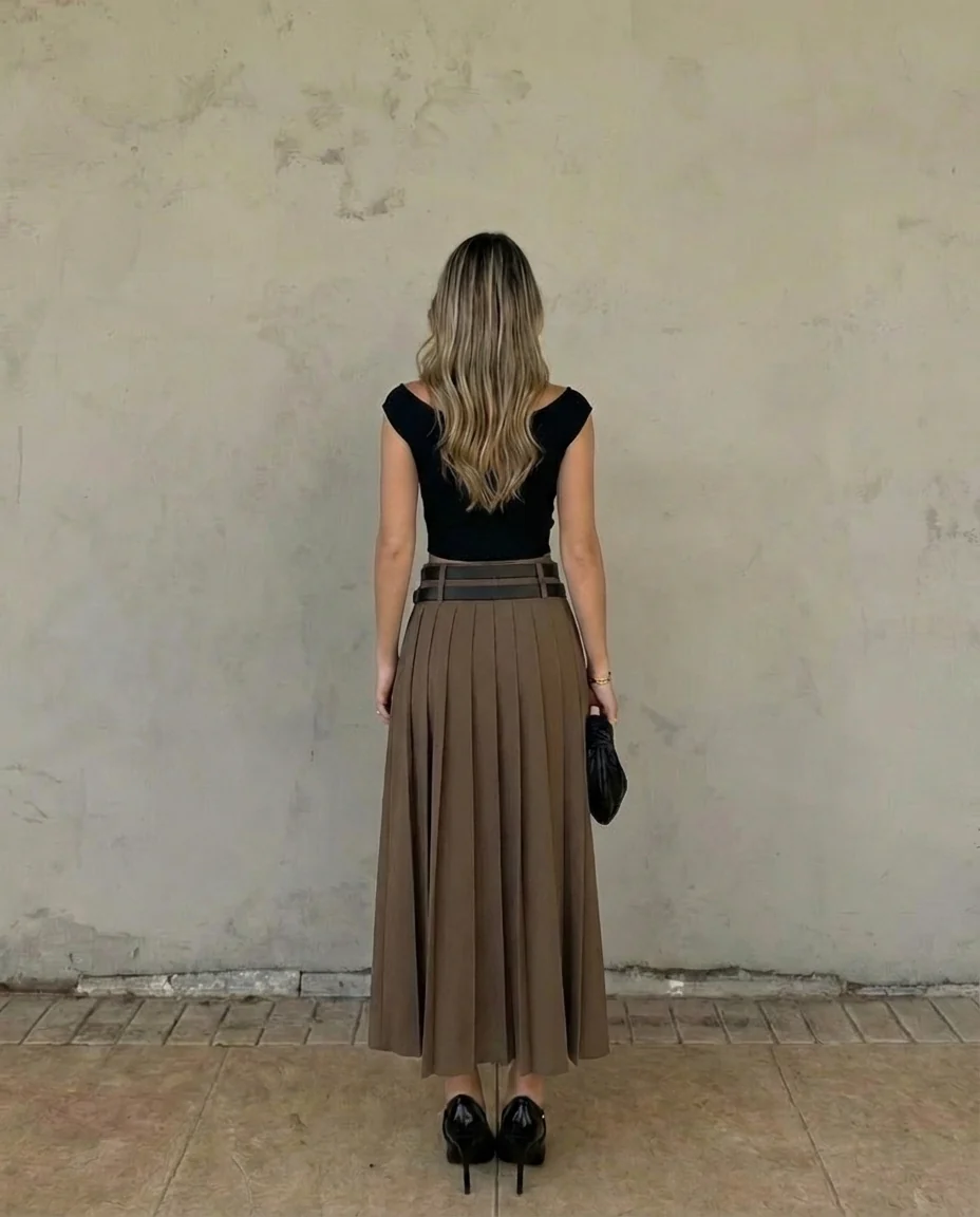 Sweet Heart Neckline Top and Brown Pleated Skirt With Two Detachable Belts - Image 4