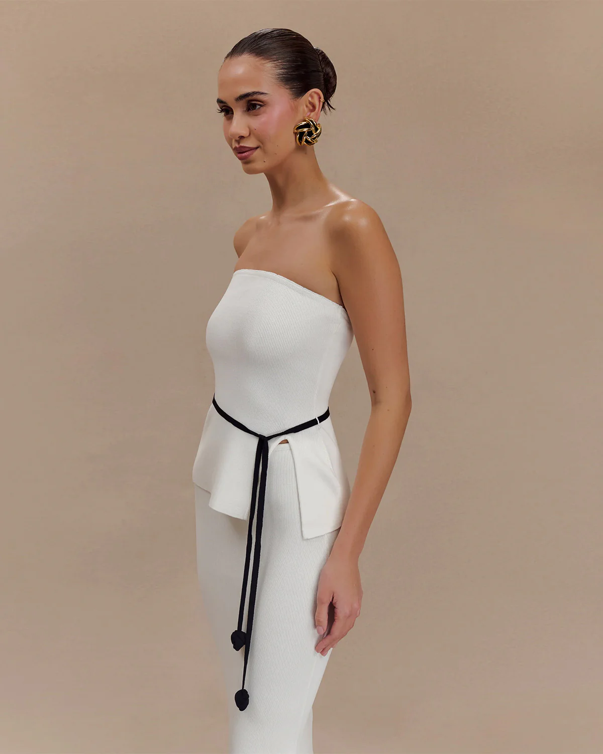 White Slit Top And Skirt Set With A Waist Tie - Image 6